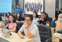 LAPORAN. Sejumlah korban dugaan arisan bodong Arisan Meow saat menempuh jalur hukum di Polda Jatim. (Istimewa/Redaksi BBI/Surabaya)
