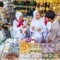 RAMAI. Sejumlah pengunjung tampak berbelanja produk UMKM yang berpotensi memenuhi kebutuhan jamaah haji dan umrah. (Istimewa/Redaksi BBI/Denpasar)