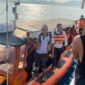 INSIDEN. Tim SAR gabungan melakukan pencarian korban KM Feronia yang tenggelam di perairan Labuan Bajo, Nusa Tenggara Timur. (Istimewa/Redaksi BBI/Labuan Bajo)
