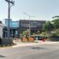BANGUNAN. RS BHC Sumenep yang berlokasi di Jalan Jokotole, Lingkar Barat, Babbalan, Kecamatan Batuan, tampak dari arah depan. (Efendi/Redaksi BBI/Sumenep)