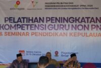 KEGIATAN. Seminar pendidikan dan pelatihan peningkatan kompetensi guru yang digelar SKK Migas-KEI bersama Dinas Pendidikan dan Kemenag Sumenep di Pulau Pagerungan Besar, Kecamatan Sapeken, untuk mendorong inovasi pembelajaran di wilayah kepulauan. (Istimewa/Redaksi BBI/Sumenep)