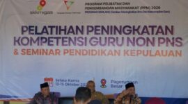 KEGIATAN. Seminar pendidikan dan pelatihan peningkatan kompetensi guru yang digelar SKK Migas-KEI bersama Dinas Pendidikan dan Kemenag Sumenep di Pulau Pagerungan Besar, Kecamatan Sapeken, untuk mendorong inovasi pembelajaran di wilayah kepulauan. (Istimewa/Redaksi BBI/Sumenep)