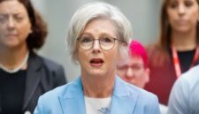 PROFIL. Helen Haines, anggota parlemen independen Australia yang mewakili daerah pemilihan Indi di Victoria. Mantan perawat dan peneliti kesehatan masyarakat ini dikenal memperjuangkan integritas politik serta pembentukan lembaga antikorupsi nasional. (Istimewa/Redaksi BBI/Australia)