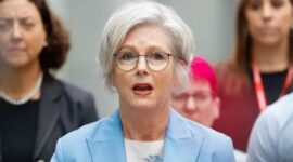 PROFIL. Helen Haines, anggota parlemen independen Australia yang mewakili daerah pemilihan Indi di Victoria. Mantan perawat dan peneliti kesehatan masyarakat ini dikenal memperjuangkan integritas politik serta pembentukan lembaga antikorupsi nasional. (Istimewa/Redaksi BBI/Australia)