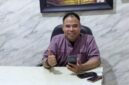 LAYANAN. Direktur Nusantara Transindo, Moh. Tohir atau Mas Ink, saat berada di kantornya. Perusahaan ini mengembangkan layanan travel dan pengiriman barang untuk menjangkau pelanggan di Madura dan berbagai daerah lainnya. (Istimewa/Redaksi BBI/Sidoarjo)