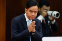 PROFIL. Wakil Presiden RI Gibran Rakabuming Raka menjadi perhatian setelah Ketua Bidang Kehormatan PDIP Komarudin Watubun menyoroti persoalan ijazah pendidikan luar negeri dan mendorong adanya pertanggungjawaban etik serta moral pejabat negara. (Istimewa/Redaksi BBI/Jakarta)