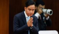 PROFIL. Wakil Presiden RI Gibran Rakabuming Raka menjadi perhatian setelah Ketua Bidang Kehormatan PDIP Komarudin Watubun menyoroti persoalan ijazah pendidikan luar negeri dan mendorong adanya pertanggungjawaban etik serta moral pejabat negara. (Istimewa/Redaksi BBI/Jakarta)