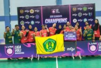 BERLAGA. Tim bola voli putri Universitas PGRI Sumenep (UPI Sumenep) berhasil mengamankan posisi ketiga dalam Liga Voli Mahasiswa (LVM) 2026 Seri Surabaya. (Istimewa/Redaksi BBI/Sumenep)